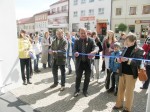 Slavnostní přestřižení pásky k otevření Galerie v průchodu